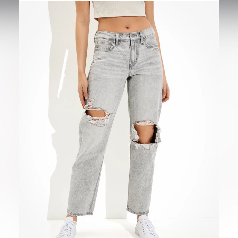 American Eagle Ripped '90's Straight Hi-Rise No Stretch Jeans  | Size: 4 Regular